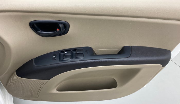 2016 Hyundai i10 MAGNA 1.1 IRDE2, Petrol, Manual, 47,304 km, Driver Side Door Panels Control
