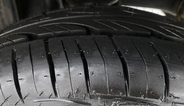 2013 Maruti Alto 800 LXI CNG, CNG, Manual, 1,12,975 km, Left Rear Tyre Tread