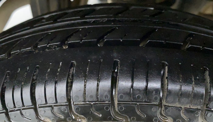 2019 Maruti Alto LXI CNG, CNG, Manual, 23,961 km, Right Rear Tyre Tread