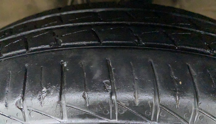 2019 Maruti Alto LXI CNG, CNG, Manual, 23,961 km, Left Front Tyre Tread
