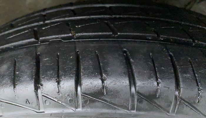 2019 Maruti Alto LXI CNG, CNG, Manual, 23,961 km, Right Front Tyre Tread