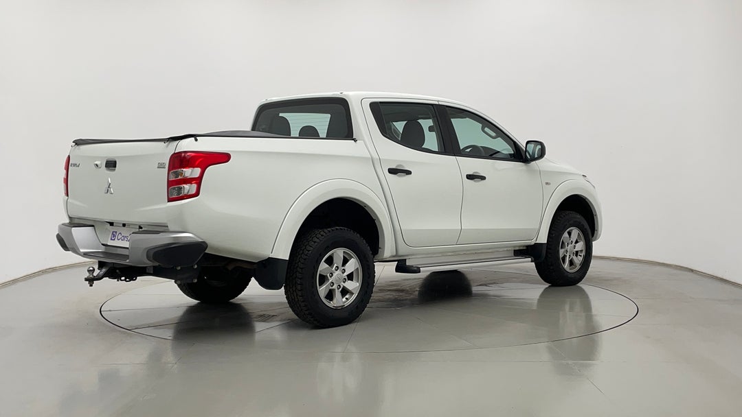 Right Back Diagonal (45- Degree) View