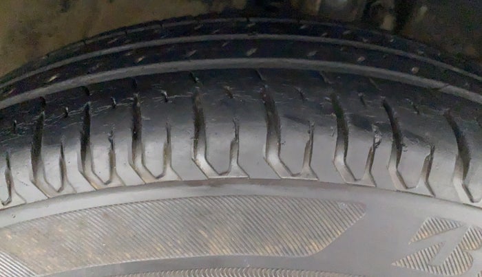 2017 Maruti Dzire VXI AMT, Petrol, Automatic, 35,401 km, Right Front Tyre Tread