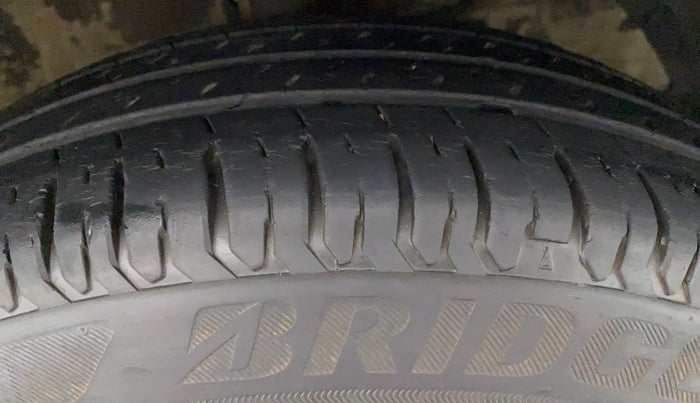 2017 Maruti Dzire VXI AMT, Petrol, Automatic, 35,401 km, Right Rear Tyre Tread