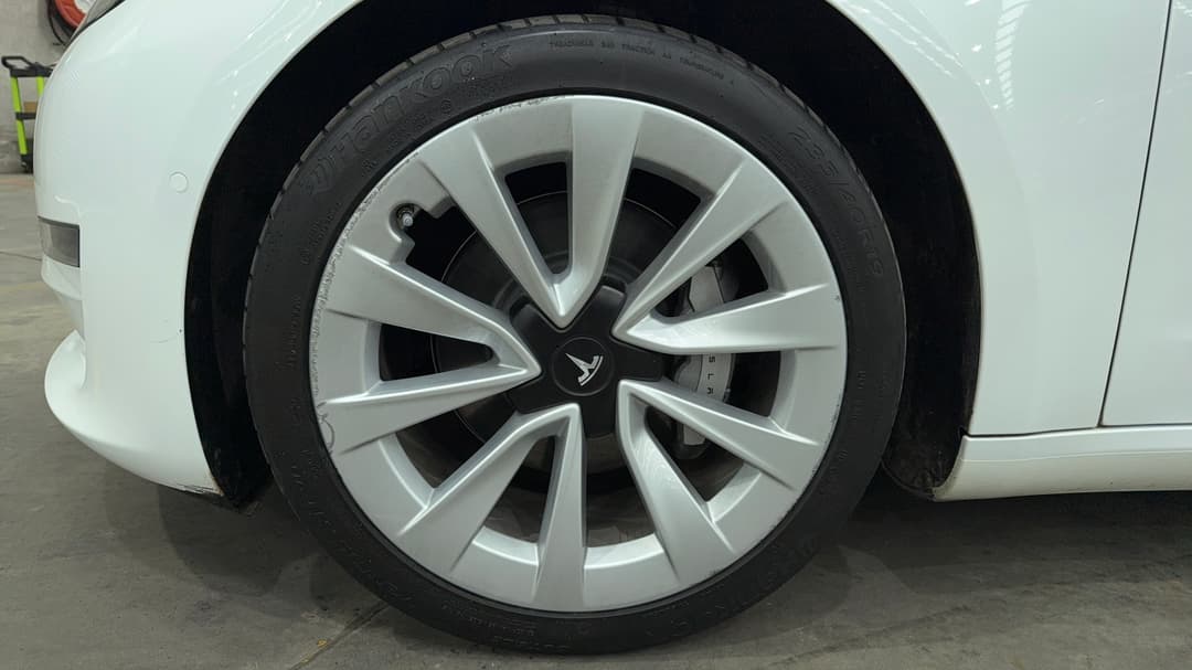 2021 Tesla Model 3 Long Range AWD, Automatic, 48744 km, Left Front Wheel