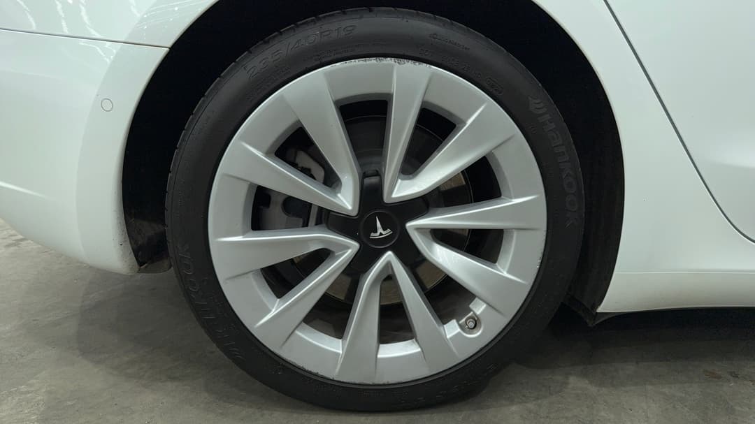 2021 Tesla Model 3 Long Range AWD, Automatic, 48744 km, Right Rear Wheel