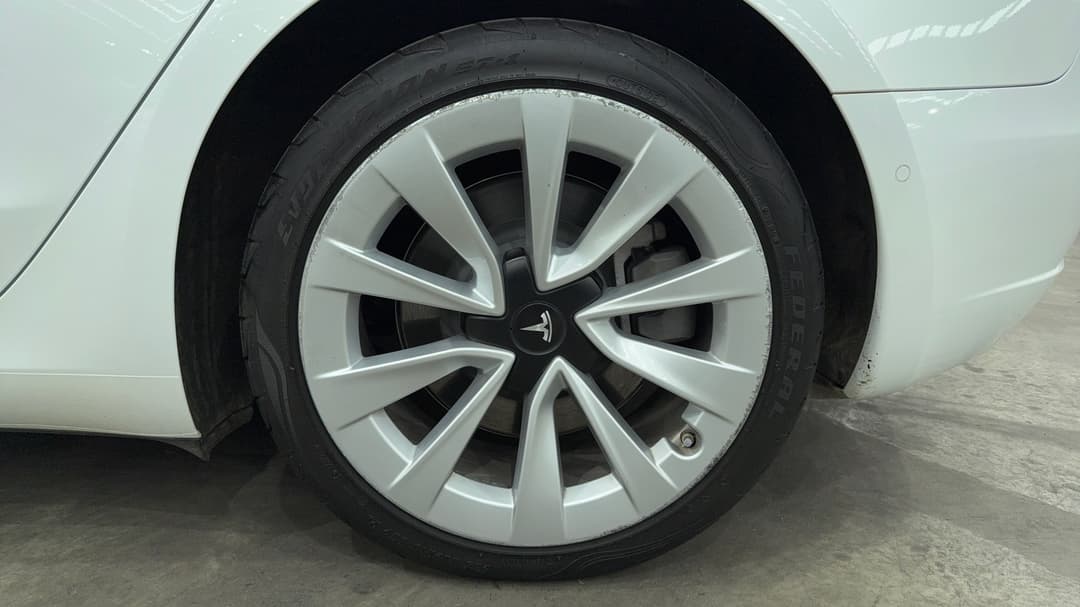 2021 Tesla Model 3 Long Range AWD, Automatic, 48744 km, Left Rear Wheel
