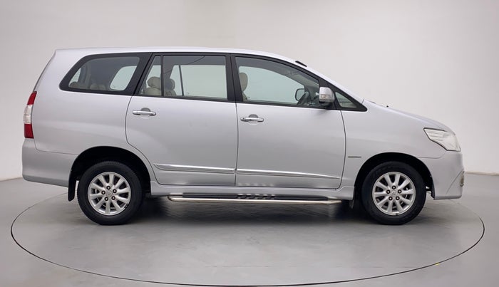 2014 Toyota Innova 2.5 VX 8 STR BS IV, Diesel, Manual, 84,292 km, Right Side