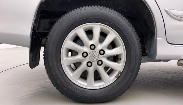 2014 Toyota Innova 2.5 VX 8 STR BS IV, Diesel, Manual, 84,292 km, Right Rear Wheel