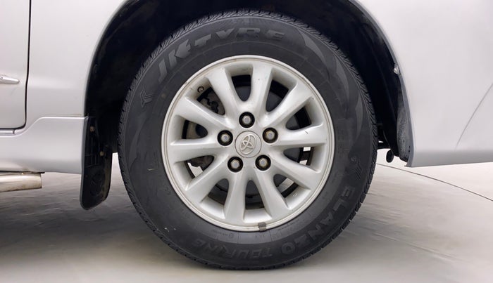 2014 Toyota Innova 2.5 VX 8 STR BS IV, Diesel, Manual, 84,292 km, Right Front Wheel