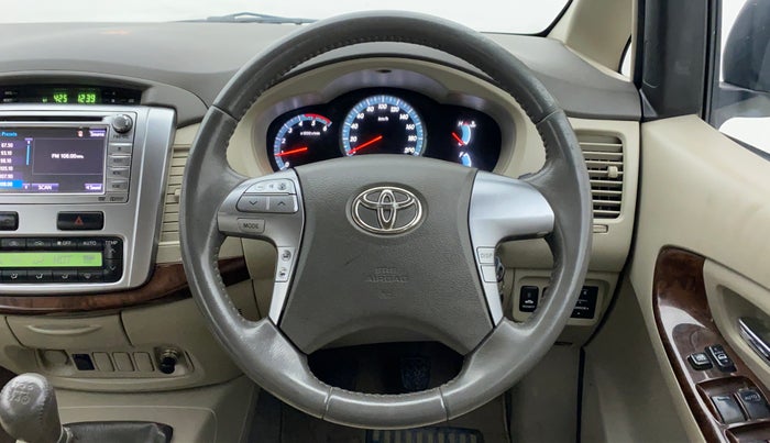 2014 Toyota Innova 2.5 VX 8 STR BS IV, Diesel, Manual, 84,292 km, Steering Wheel Close Up