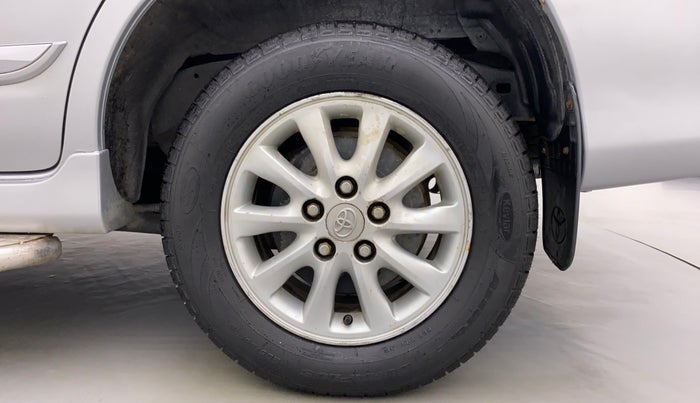 2014 Toyota Innova 2.5 VX 8 STR BS IV, Diesel, Manual, 84,292 km, Left Rear Wheel