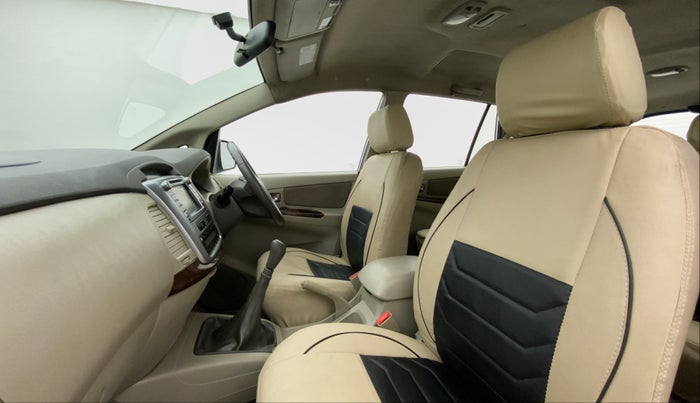 2014 Toyota Innova 2.5 VX 8 STR BS IV, Diesel, Manual, 84,292 km, Right Side Front Door Cabin