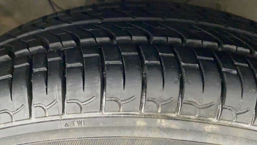 Right Front Tyre Tread