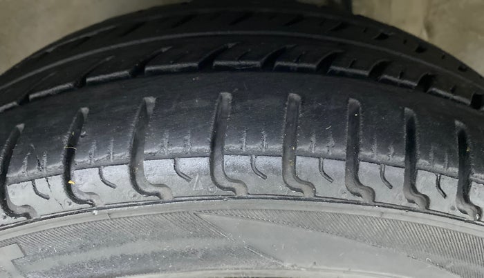 2017 Maruti Alto K10 VXI P, Petrol, Manual, 51,291 km, Left Front Tyre Tread