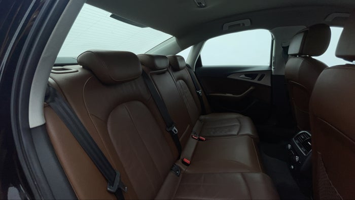 AUDI A6-Right Side Door Cabin View