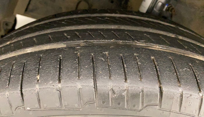 2012 Maruti Swift VDI, Diesel, Manual, 76,775 km, Left Front Tyre Tread