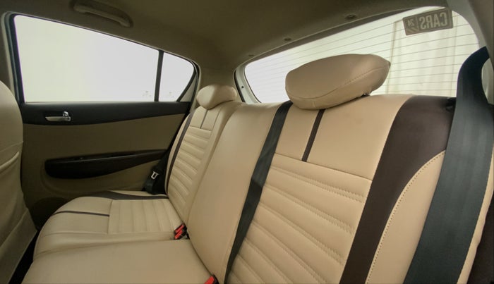 2011 Hyundai i20 SPORTZ (O) 1.2, Petrol, Manual, 95,664 km, Right Side Rear Door Cabin