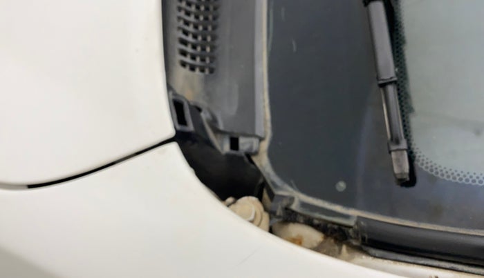 2011 Hyundai i20 SPORTZ (O) 1.2, Petrol, Manual, 95,664 km, Bonnet (hood) - Cowl vent panel has minor damage