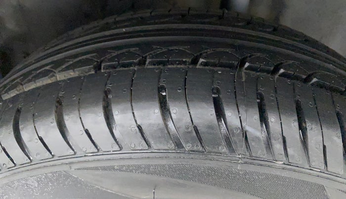 2015 Volkswagen Polo TRENDLINE 1.2L PETROL, Petrol, Manual, 66,959 km, Left Rear Tyre Tread