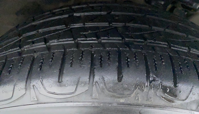 2017 Jeep Compass 2.0 LONGITUDE (O), Diesel, Manual, 50,875 km, Right Rear Tyre Tread