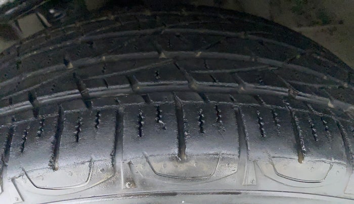 2017 Jeep Compass 2.0 LONGITUDE (O), Diesel, Manual, 50,875 km, Left Front Tyre Tread