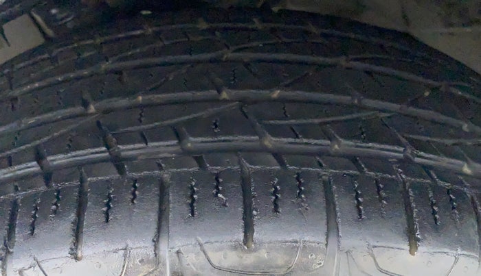 2017 Jeep Compass 2.0 LONGITUDE (O), Diesel, Manual, 50,875 km, Left Rear Tyre Tread