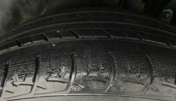 2014 Maruti Ertiga VXI, Petrol, Manual, 76,333 km, Left Rear Tyre Tread