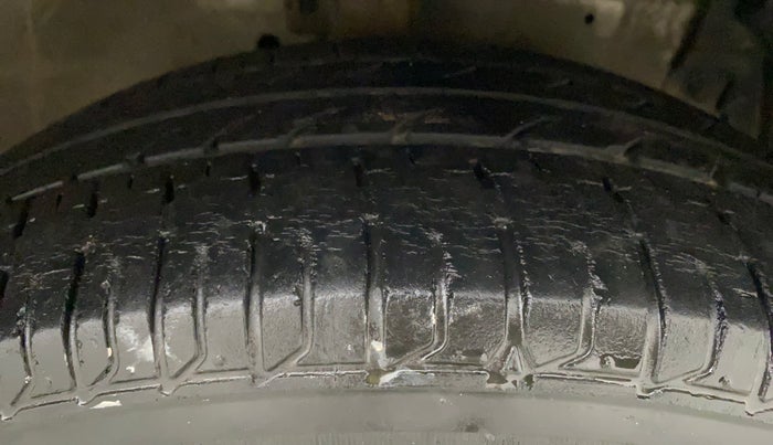 2014 Maruti Ertiga VXI, Petrol, Manual, 76,333 km, Right Front Tyre Tread