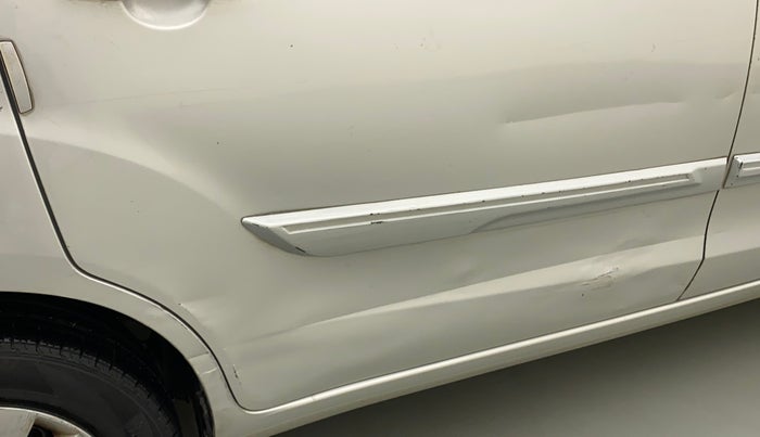 2014 Maruti Ertiga VXI, Petrol, Manual, 76,333 km, Right rear door - Minor scratches