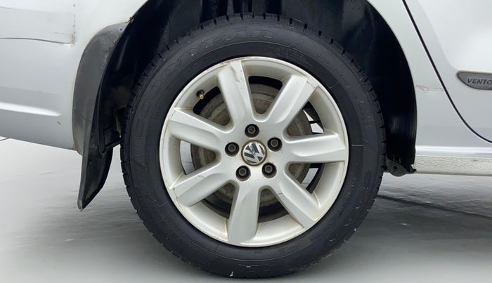 2011 Volkswagen Vento HIGHLINE 1.6 MPI, Petrol, Manual, 78,653 km, Right Rear Wheel