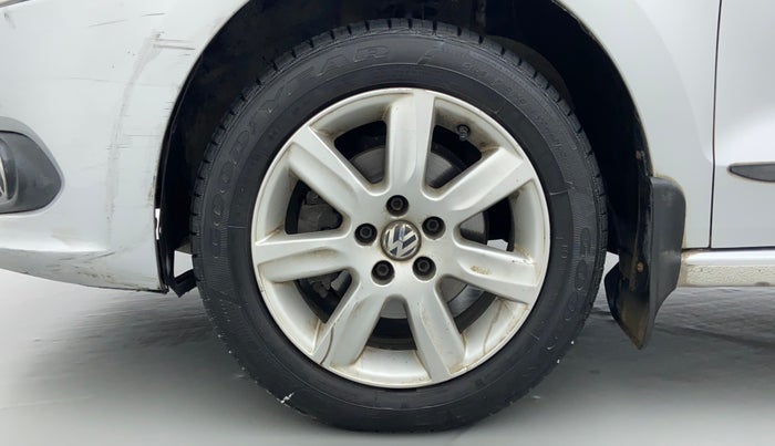 2011 Volkswagen Vento HIGHLINE 1.6 MPI, Petrol, Manual, 78,653 km, Left Front Wheel