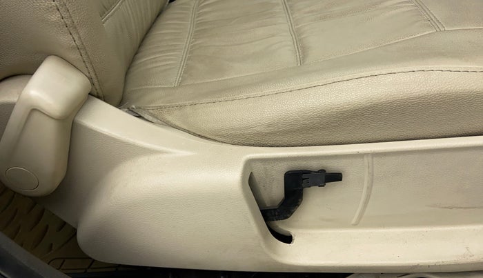 2011 Volkswagen Vento HIGHLINE 1.6 MPI, Petrol, Manual, 78,653 km, Driver Side Adjustment Panel