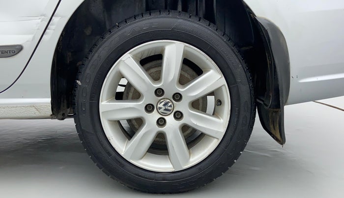 2011 Volkswagen Vento HIGHLINE 1.6 MPI, Petrol, Manual, 78,653 km, Left Rear Wheel