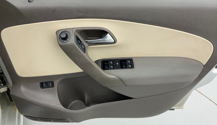 2011 Volkswagen Vento HIGHLINE 1.6 MPI, Petrol, Manual, 78,653 km, Driver Side Door Panels Control