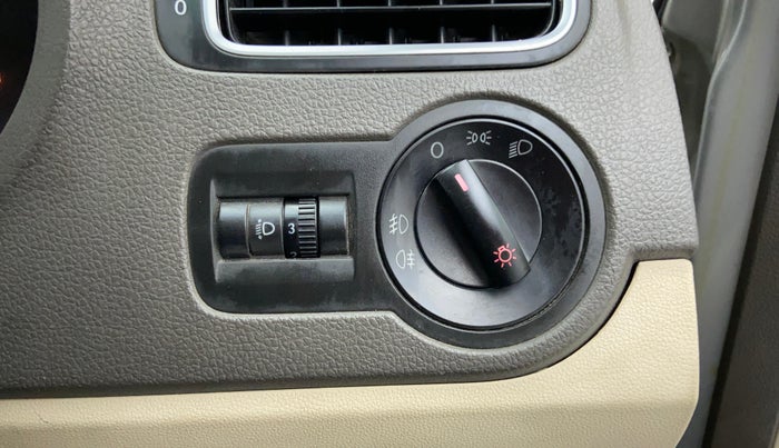 2011 Volkswagen Vento HIGHLINE 1.6 MPI, Petrol, Manual, 78,653 km, Dashboard - Headlight height adjustment not working