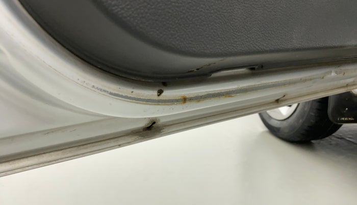 2012 Toyota Etios G, Petrol, Manual, 89,441 km, Front passenger door - Slight discoloration