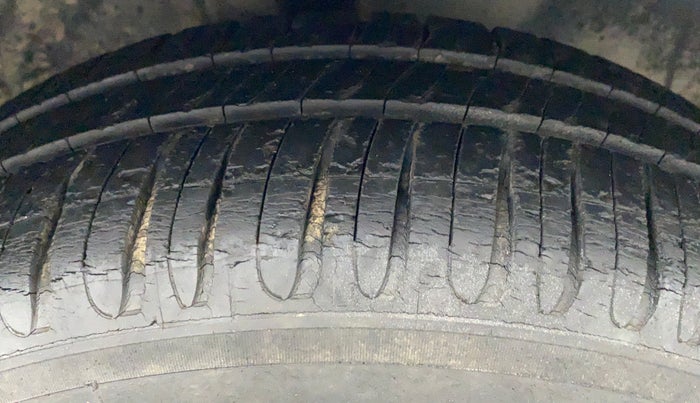 2012 Toyota Etios G, Petrol, Manual, 89,441 km, Right Front Tyre Tread