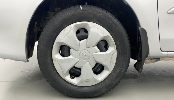 2012 Toyota Etios G, Petrol, Manual, 89,441 km, Left Front Wheel
