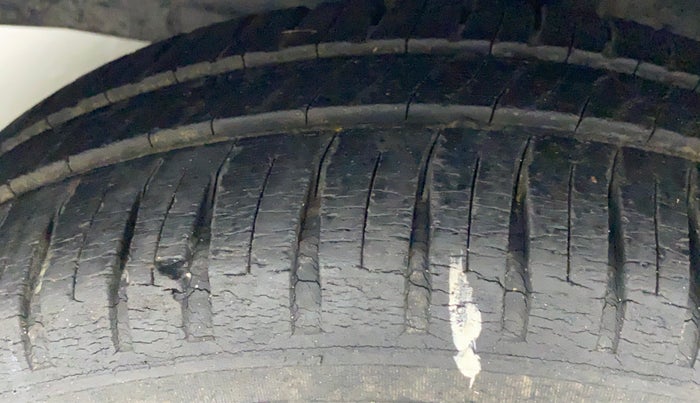 2012 Toyota Etios G, Petrol, Manual, 89,441 km, Left Front Tyre Tread