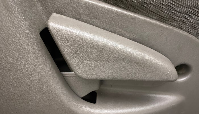 2016 Datsun Go Plus T, Petrol, Manual, 92,608 km, Driver Side Adjustment Panel