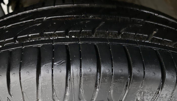 2016 Datsun Go Plus T, Petrol, Manual, 92,608 km, Left Front Tyre Tread