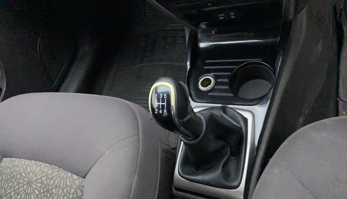 2017 Tata Zest XM 90PS DIESEL, Diesel, Manual, 44,998 km, Gear lever - Knob cover torn