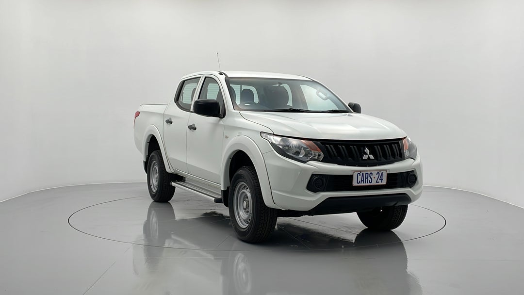 2016 Mitsubishi Triton Glx (4x4), Automatic, 74372 km, Right Front Diagonal (45- Degree) View
