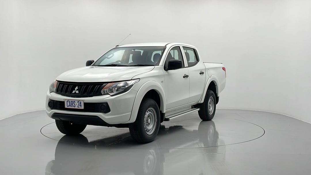2016 Mitsubishi Triton Glx (4x4), Automatic, 74372 km, Left Front Diagonal (45- Degree) View