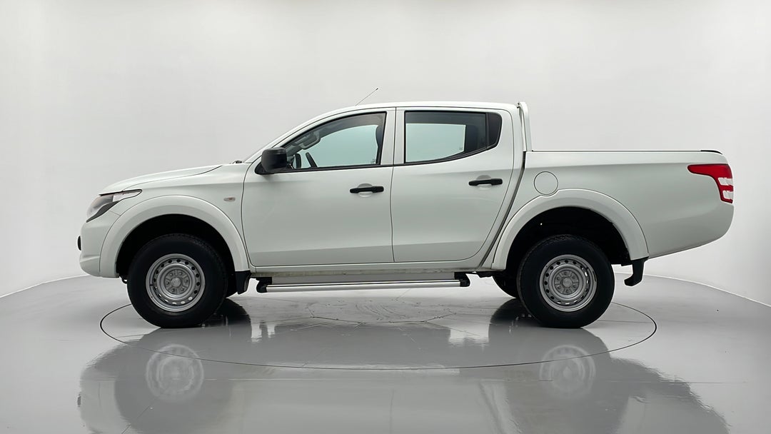 2016 Mitsubishi Triton Glx (4x4), Automatic, 74372 km, Left Side View