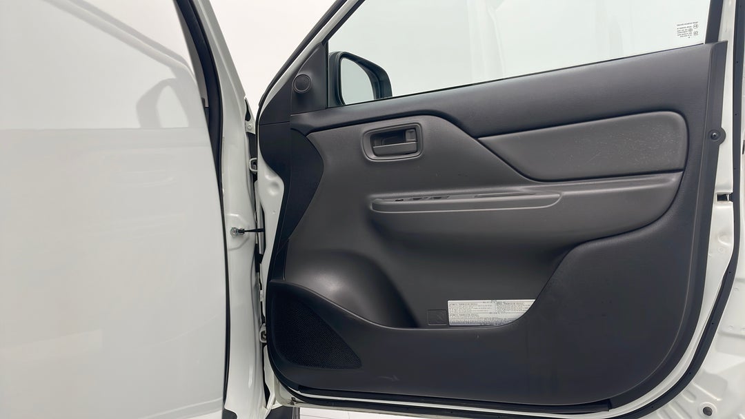 2016 Mitsubishi Triton Glx (4x4), Automatic, 74372 km, Speaker View