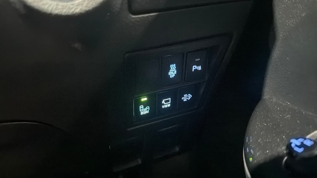 2024 Toyota Hilux Sr5 + Premium Interior (4x4), Automatic, 37112 km, Utility Switches/Buttons