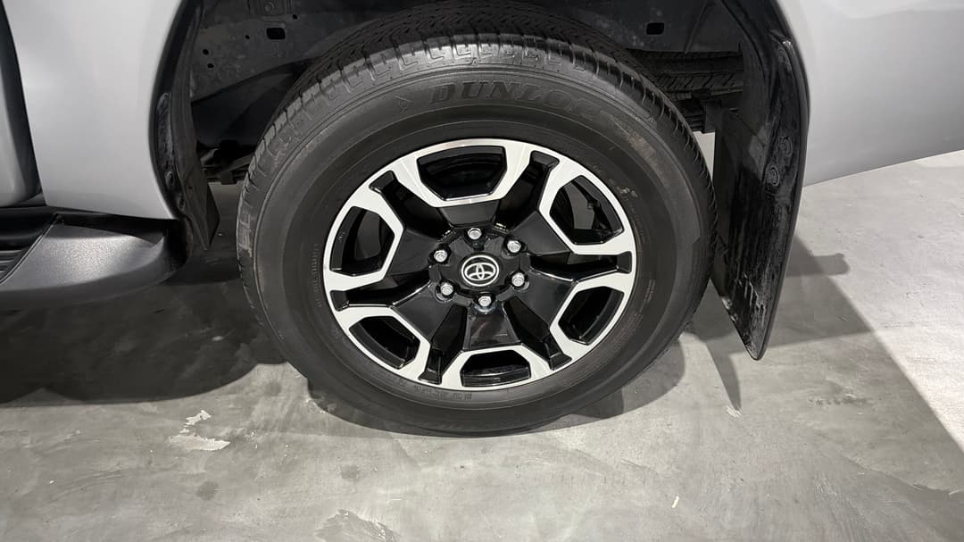 2024 Toyota Hilux Sr5 + Premium Interior (4x4), Automatic, 37112 km, Left Rear Wheel