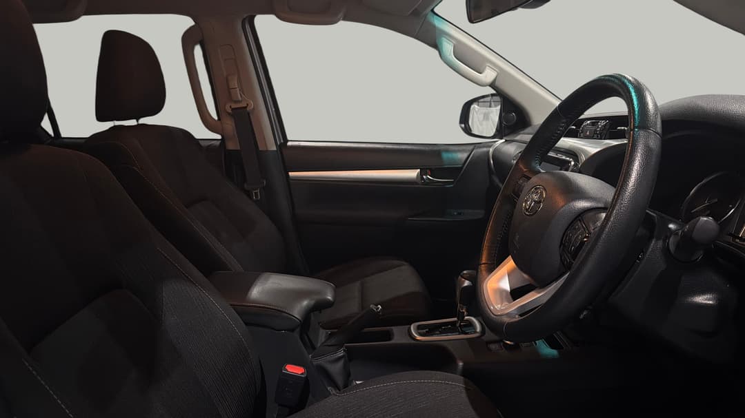 2024 Toyota Hilux Sr5 + Premium Interior (4x4), Automatic, 37112 km, Right Side Front Door Cabin View